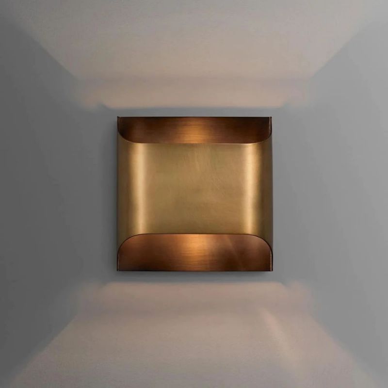 Domy Brass Wall Sconce 8-konalight